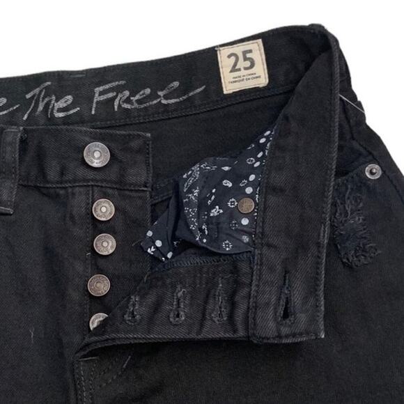 NWT Free People x We the Free Sofia Denim Black Cut-Off Shorts SZ 25 - Picture 2 of 6
